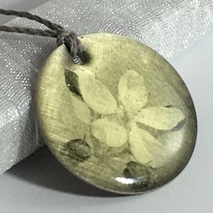 Floral Pendant Necklace 18"